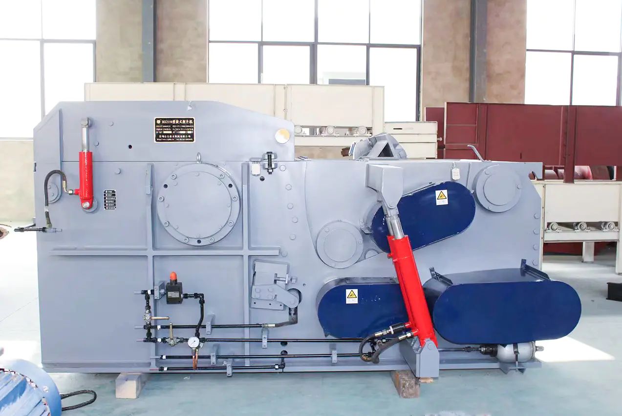 Kingwood drum chipper in industrial biomass preprocessing line